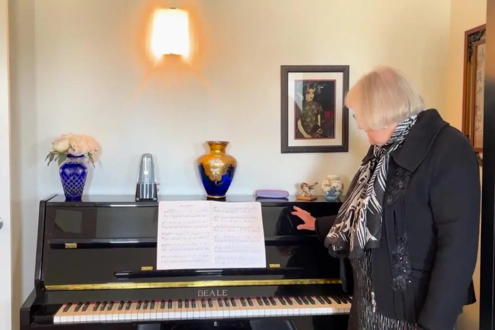 Happy customer after a successful piano move